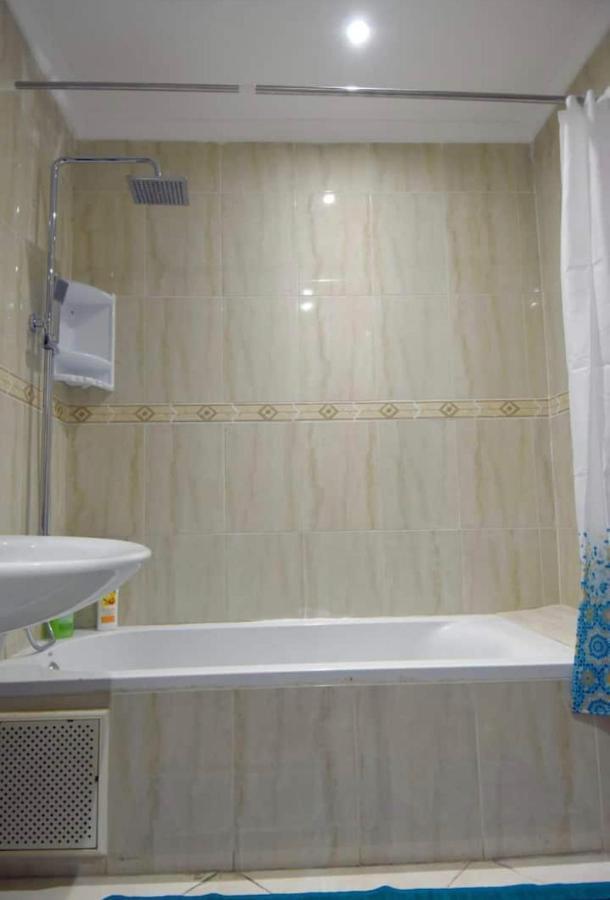 Appartement Elegant Et Climatise Au Centre Avec Terrasse - Proche Plage Et Attractions ! Tânger Exterior foto